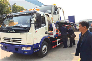 云南汽车道路救援拖车价格